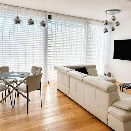 Luxury Two-Level Residence * Praha