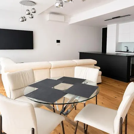 Luxury Two-Level Residence * Praha